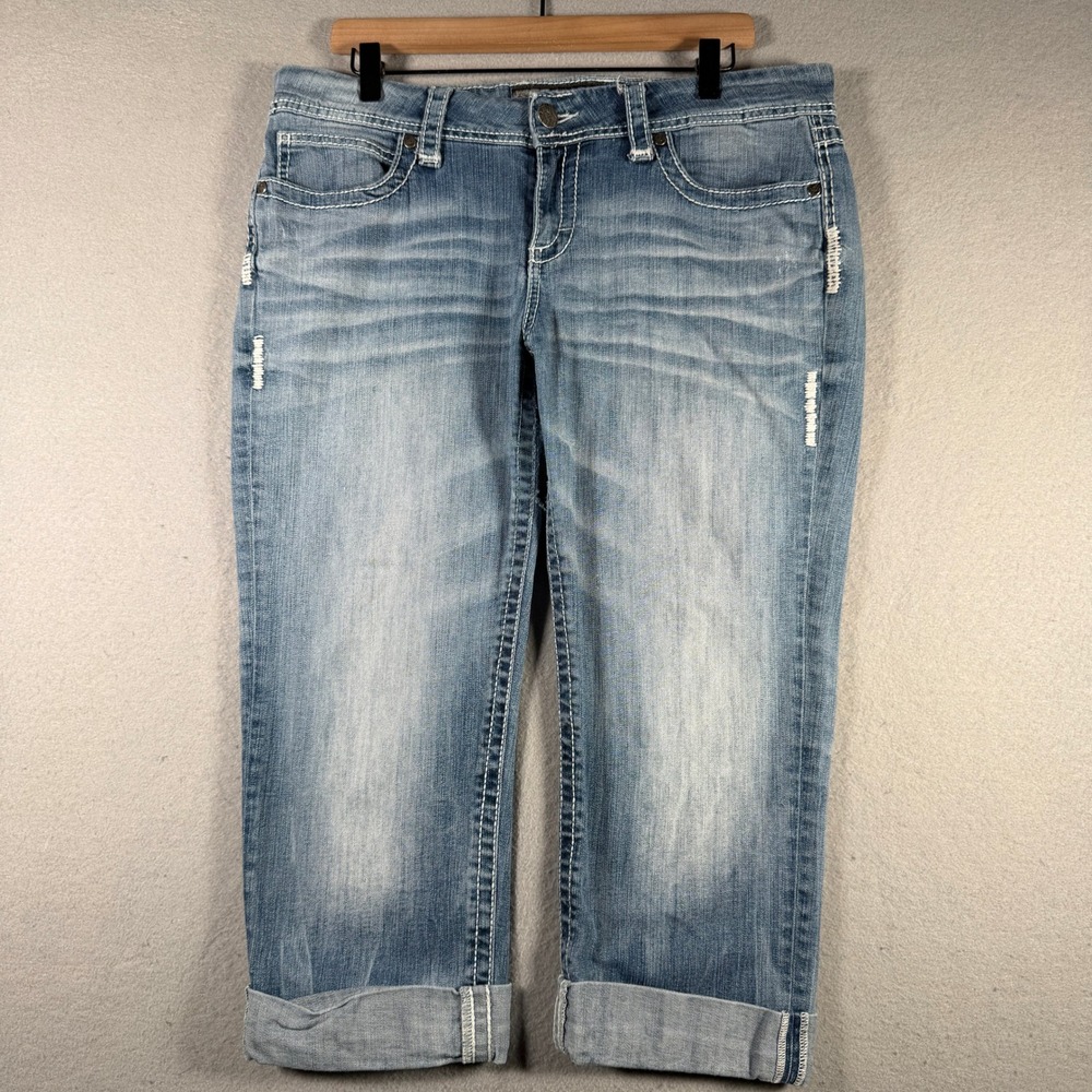 BKE Culture Womens Light Wash Denim Capri Jeans Size 34 ABK228 Distressed Cuffed